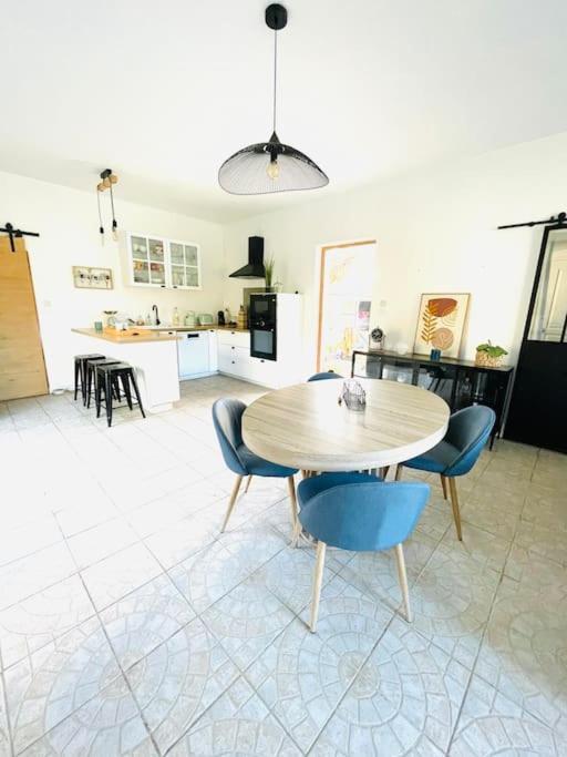 Maison Au Milieu Des Chevaux L'Isle-sur-la-Sorgue Ngoại thất bức ảnh